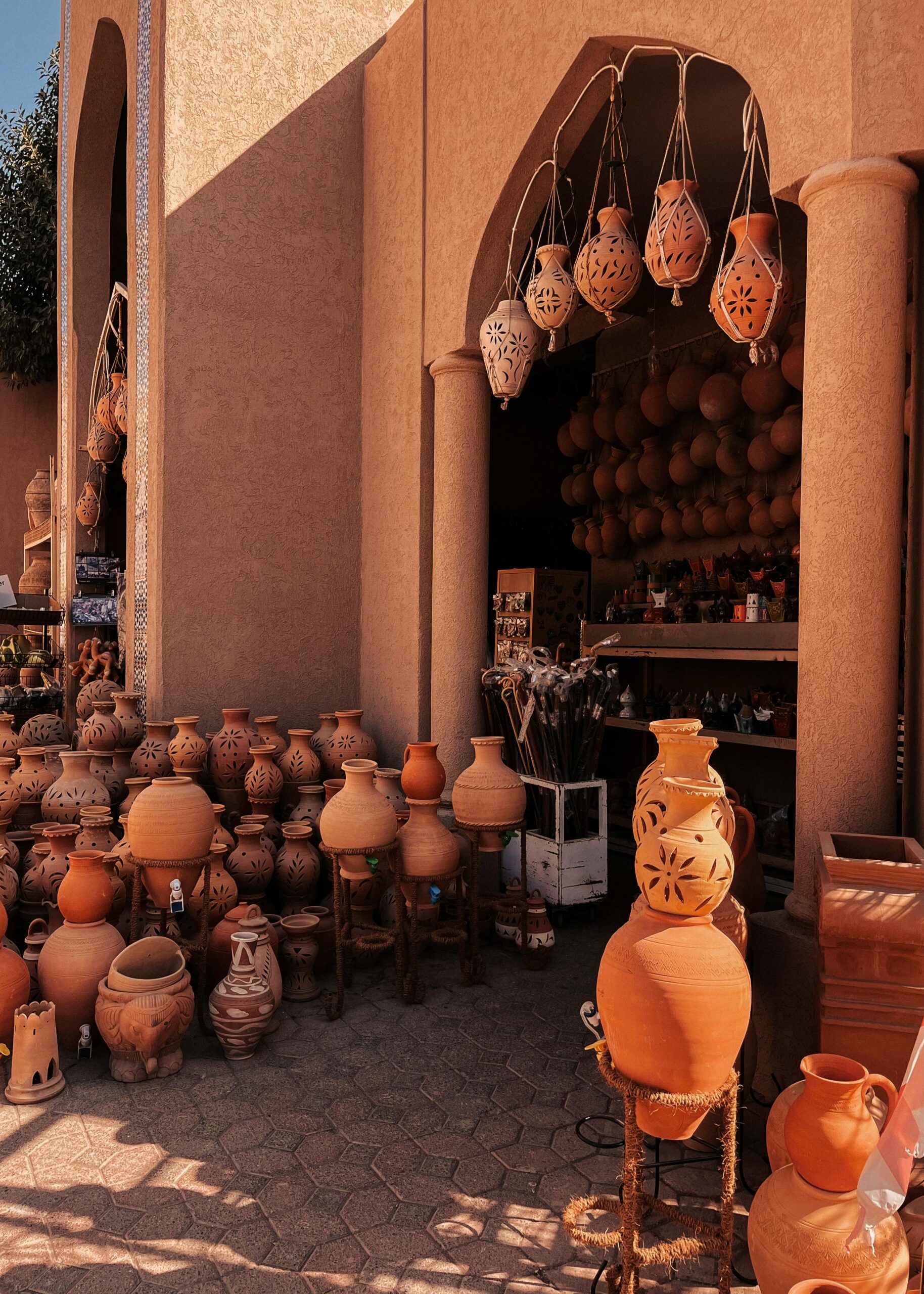Explore the vibrant pottery market in Nizva, Oman, showcasing traditional craftsmanship.